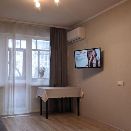 Apartment Near City Center On Peremohy Avenue 46 Chernihiv Bagian luar foto