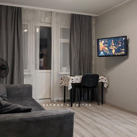 Apartment Near City Center On Peremohy Avenue 46 Chernihiv Bagian luar foto