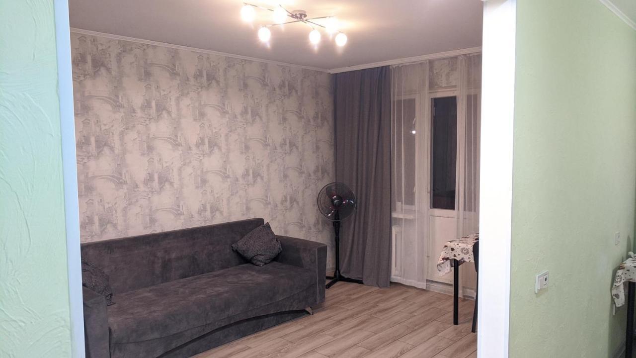 Apartment Near City Center On Peremohy Avenue 46 Chernihiv Bagian luar foto