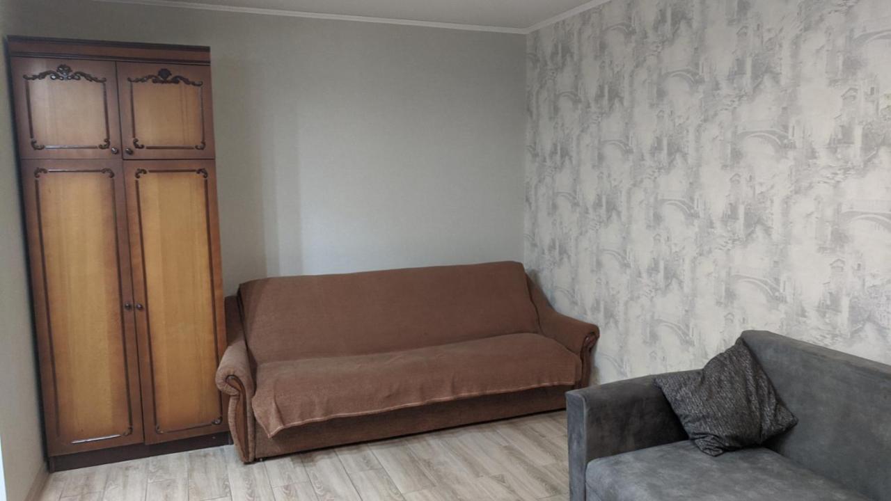 Apartment Near City Center On Peremohy Avenue 46 Chernihiv Bagian luar foto