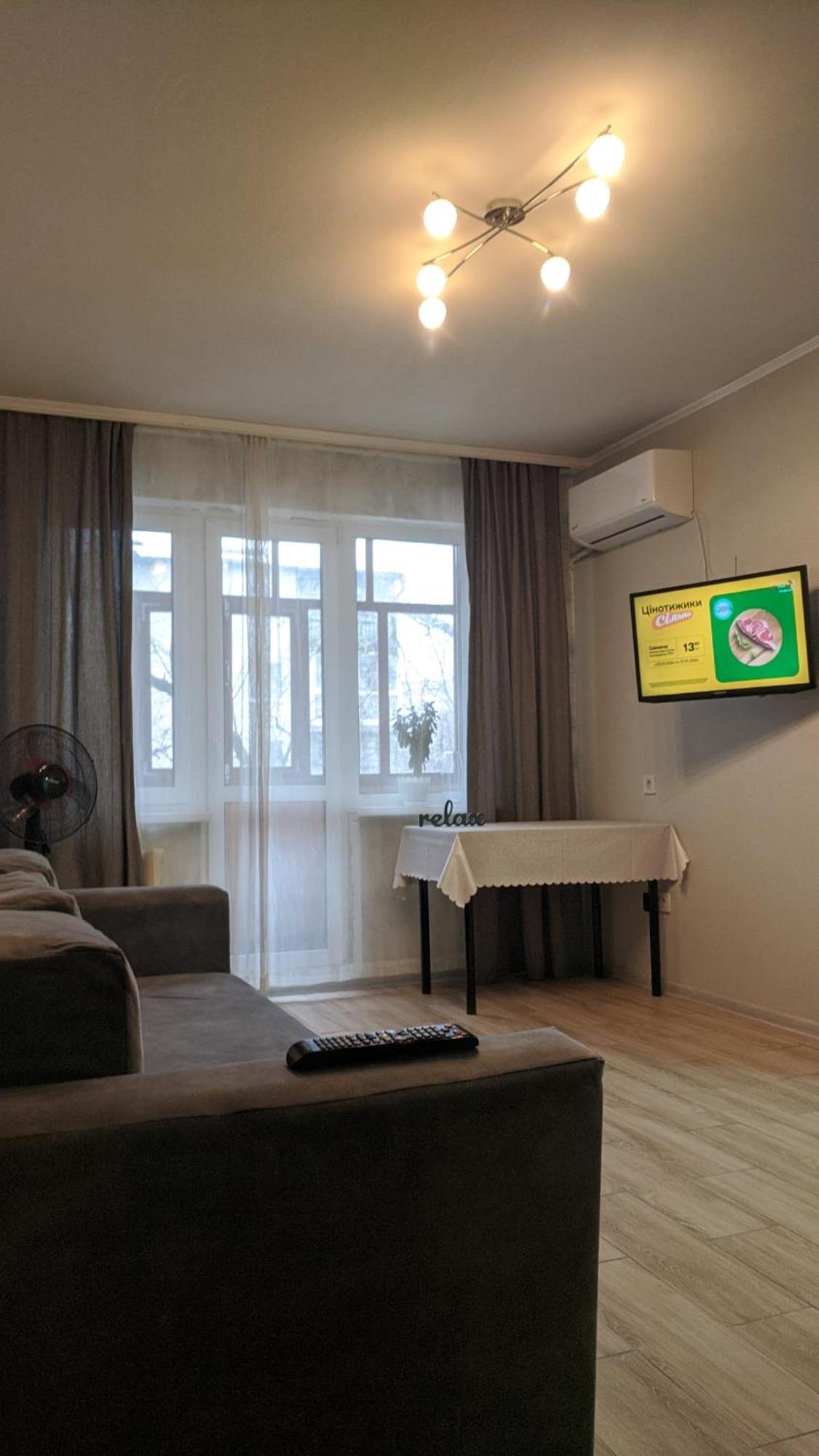 Apartment Near City Center On Peremohy Avenue 46 Chernihiv Bagian luar foto
