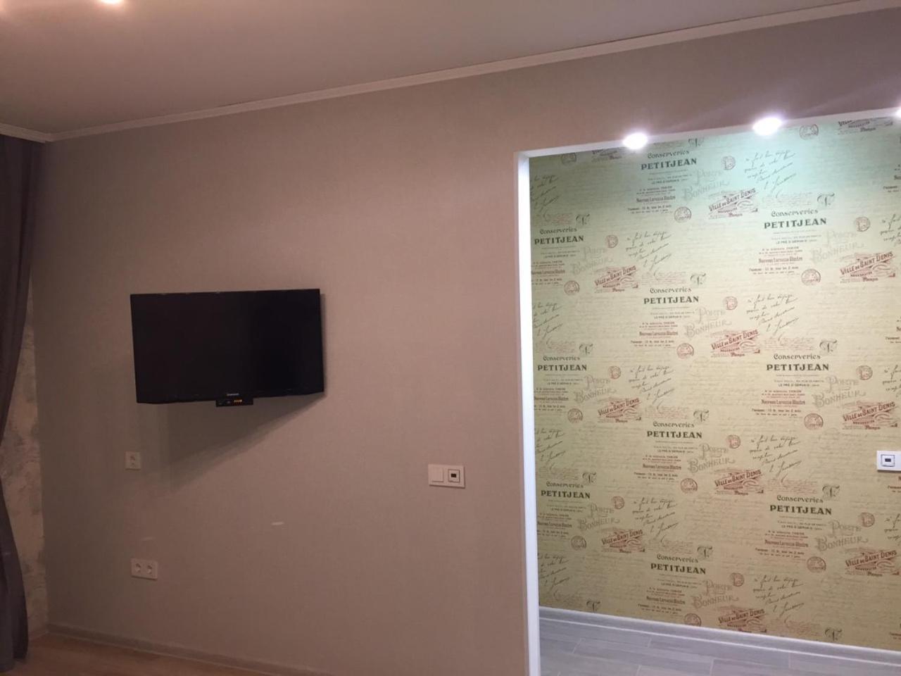 Apartment Near City Center On Peremohy Avenue 46 Chernihiv Bagian luar foto